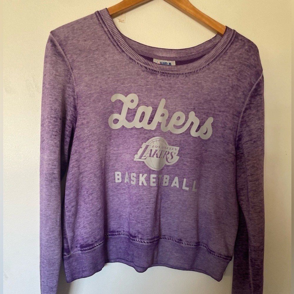WOMENS LAKERS NBA SWEATSHIRT SIZE XL PURPLE